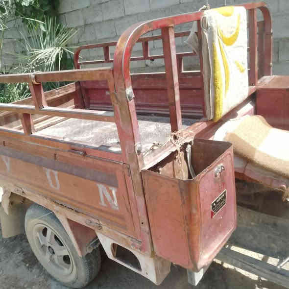 ستوته 

اوراق كامله 
محل التواجد.    اديالى سراجق 
السعر 700 بيه مجال
‏‪***********‬‏
