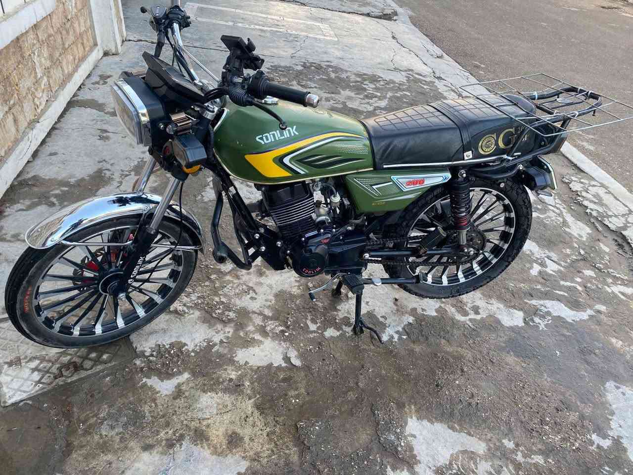 سلام عليكم حبايب دراجه للبيع ضاغطه وزنجيل مكفوله اوراق بصمات 2 مكينه 200 العنوان بغداد السعر 650 بيها مجال ***********
