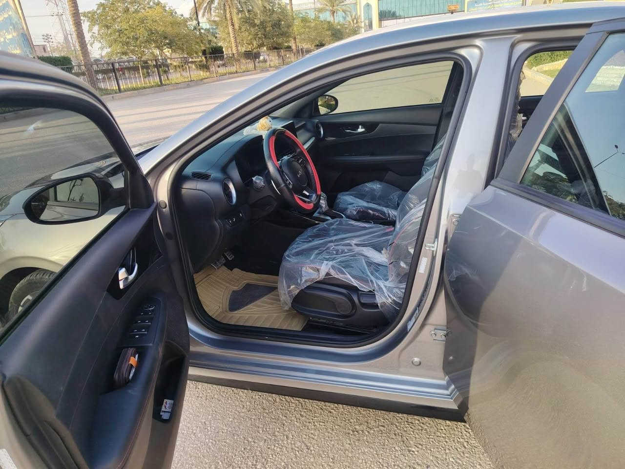 حادث من الخلف قبق جنطه مصبوغ نصه وبيها بارد بخشم الجاملغ موصفات الجيني معروف مكينه 1600 تيربو السياره جديده *********** كربلاء, العراق
