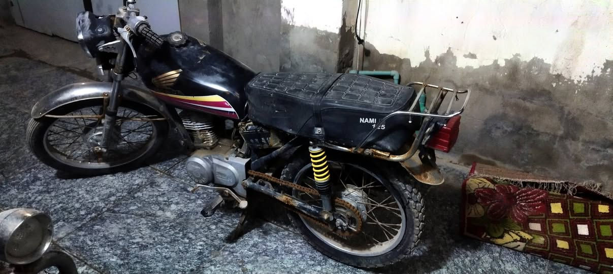 اربعه كير كلك متروكه ارشه المكينه شغاله بس اتذب دهن وبيهه صوت بل مكينه مكاني ديوانيه اكتب سعر واني اطبلك عله الخاص


**إذا كنت صاحب هذا الإعلان وتريد حذفه لأي سبب، رجاءا أرسل رسالة إلى الدعم الفني**