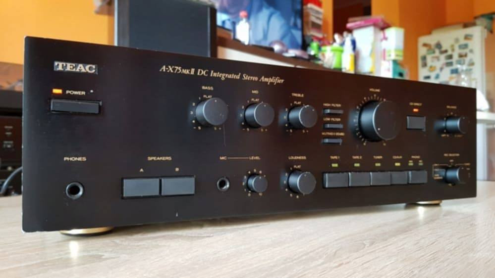 سلام عليكم اخوان 
🔊 للبيع: TEAC A-X75mkII
مضخم صوت ستيريو ياباني أصلي
قوة 75 واط لكل قناة
صوت نقي وقوي – مناسب للسماعات المنزلية
يدعم Phono / CD / AUX / Tape
تصميم كلاسيكي متين (Vintage Hi-Fi)
📌 الحالة: نظيف جدا نسبه النظافه 98%
💰 السعر: 275$


**إذا كنت صاحب هذا الإعلان وتريد حذفه لأي سبب، رجاءا أرسل رسالة إلى الدعم الفني**