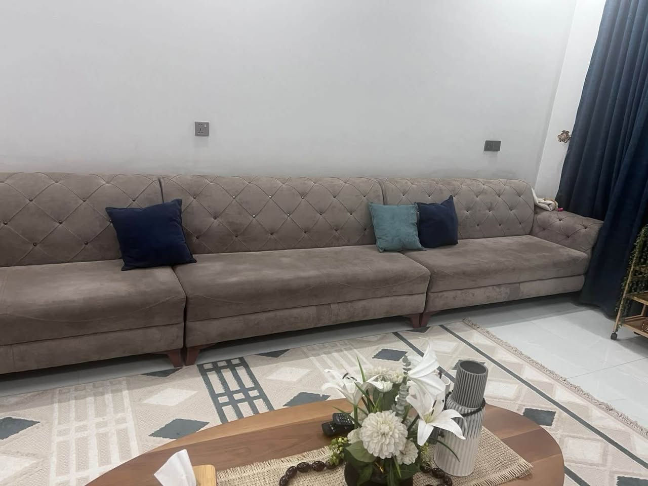 مرحبا ديوان كولش حلو  ونضافة ١٠٠٪؜ يتكون من ١٢ مقعد سعره ل ٦٥٠ وبي مجال للاستفسار الاتصال عالهذا الرقم ***********
