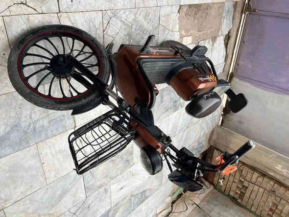 دراجه حجم ٢٠ كهربائيه نضيفه جدا باتريات نضيفات كلش سعر ٣٠٠ وبي مجال مكاني قرنه ***********
