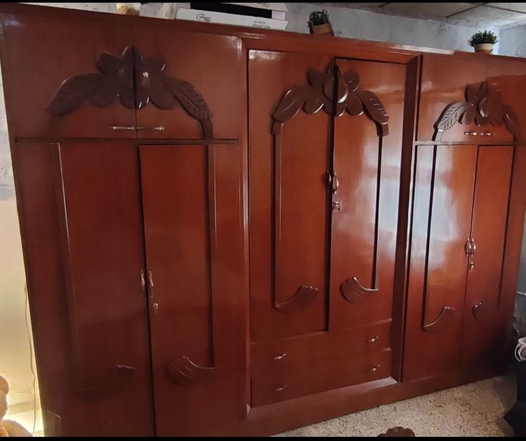 السلام عليكم للبيع غرفه 
خشب عراقي ثقيل ملحق 6 ابواب بيع مستعجل استفسار عل الرقم
مكاني ايسر ***********

