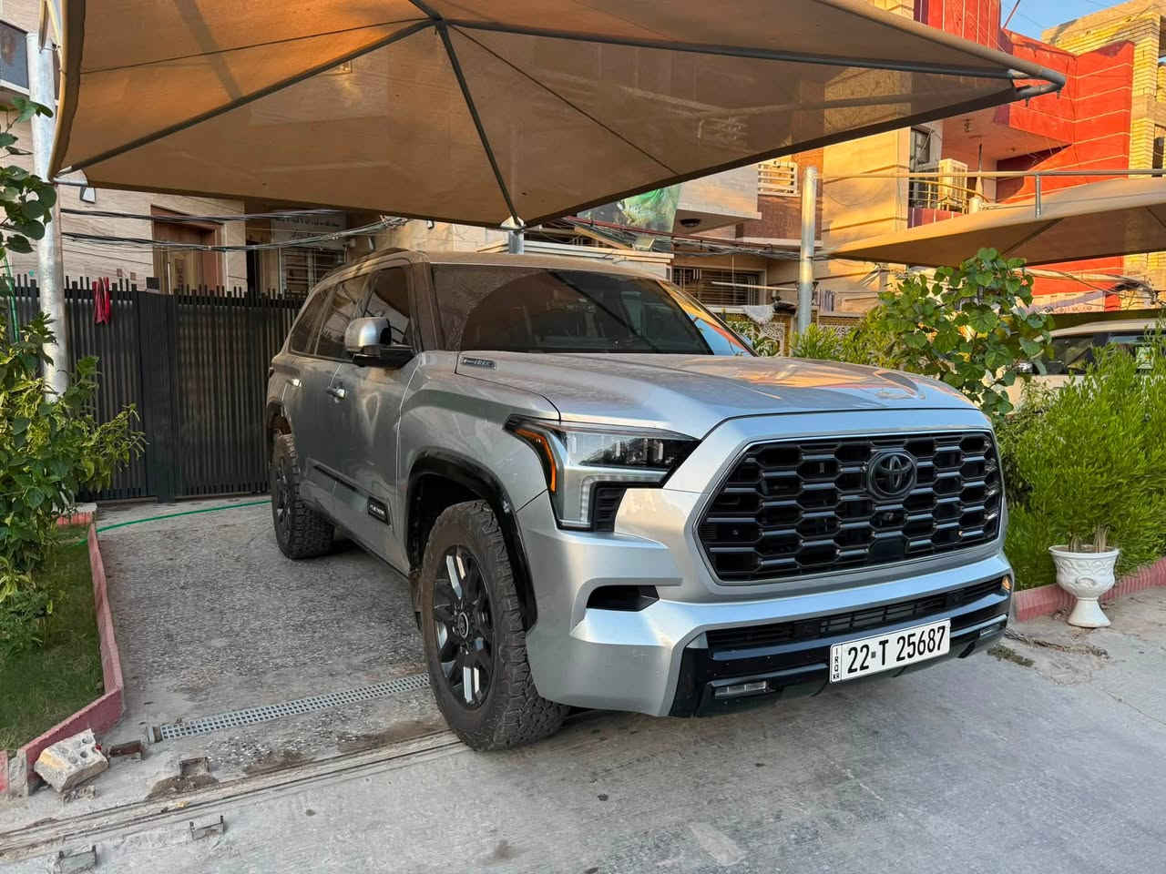 @إشارةالسلام عليكم

تويوتا سيكويا 2024

2024 Platinum Hybrid

i-FORCE MAX – بلاتينيوم – سلفر ملكي  🔥

🔹 موديل: 2024

🔹 فئة: Platinum Hybrid (أعلى فئة)

🔹 ممشى: 15,000 ميل

⸻

⚙️ الأداء والقوة

✔️ محرك 3.4 لتر V6 توين تيربو

✔️ نظام هايبرد i-FORCE MAX

✔️ القوة الكلية: 437 حصان 🔥

✔️ العزم: 790 نيوتن متر 💪

✔️ جير 10 سرعات

✔️ دفع رباعي 4WD

✔️ أوضاع قيادة متعددة + وضع سحب

⸻

🔧 نظام التعليق

✔️ نظام تعليق احترافي من Cognito Motorsports

✔️ طبلات و دبلات مطورة Heavy Duty

✔️ ثبات أعلى وأداء أقوى بالأوف رود

⸻

🛞 الخارجية

✔️ويل 20 إنش بلاتينيوم

✔️ دوسات جانبية 

✔️ باب صندوق كهربائي
  
  دوسة صندوق كهرباء 

✔️ LED كامل

✔️ حساسات أمامية وخلفية

✔️ كاميرات 360 درجة (عرض محيطي كامل حول السيارة)

✔️ نظام عرض محيط السيارة + رؤية أسفل المركبة

⸻

🛋️ الداخلية – فخامة كاملة

✔️ فتحة سقف 

✔️ جلد بلاتينيوم فاخر

✔️ جميع المقاعد كهربائية

✔️ تدفئة وتبريد لجميع المقاعد

✔️ ذاكرة مقاعد

✔️ شاشة 14 إنش

✔️ شاشة عدادات رقمية

✔️ نظام صوت JBL

✔️ Apple CarPlay & Android Auto

✔️ شحن لاسلكي

✔️ تشغيل بصمة + دخول ذكي

    داتا شو تعرض جميع معلومات القيادة 

⸻

🛡️ أنظمة الأمان

✔️ رادار أمامي

✔️ مثبت سرعة ذكي

✔️ تحذير مغادرة المسار

✔️ مراقبة النقطة العمياء

✔️ نظام منع التصادم

⸻

🚗 سيارة فخمة + قوية + تجهيز خاص

جاهزة بدون أي مصروف

‏تبديل أبواب اثنان أيمين السيارة أربيل حاليا السيارة في بغداد
‏سيارة تضليل 80% بج

‏صور الحادث مرفقة بالصور 

السعر 67,500$ وبيها مجال بسيط

للاستفسار رقم التلفون☎️☎️

‏***********
