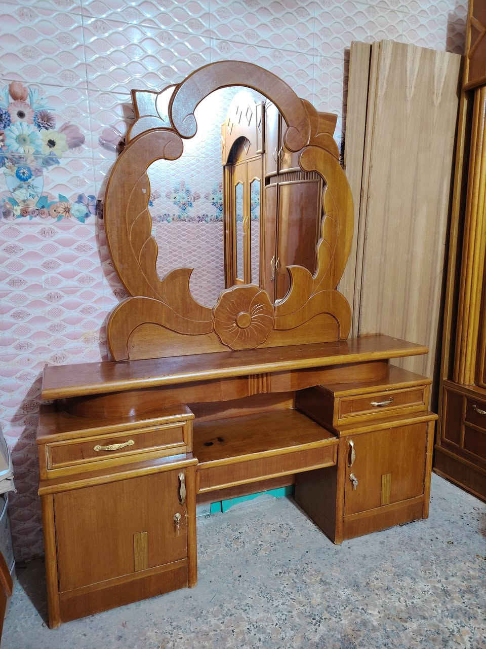 غرفه مستخدمه تزكام صاج 6باب طابقين نضافه فول مديل حديث سعر 950 معرض ابو عقيل ميسان حي رساله شارع ماطور قرب صيدليه حازم ***********((نتشري جميع الغرف))
