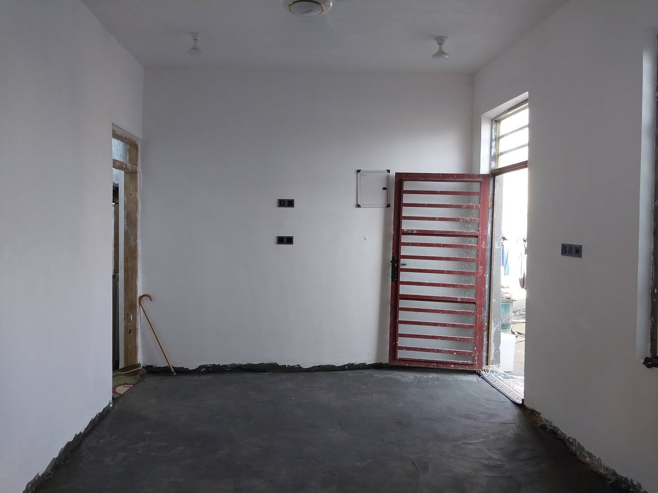 السلام عليكم بيت زراعي على شارع سايدين بناء جديد بلوك كهربائي والسقف اعكاده مساحته ١٣٠ متر (١٣×١٠)  العنوان الأسكان الصناعي نهاية نزلة الجامع  بالقرب من شارع الحولي السعر ٥٠
*********** للتواصل واتساب
