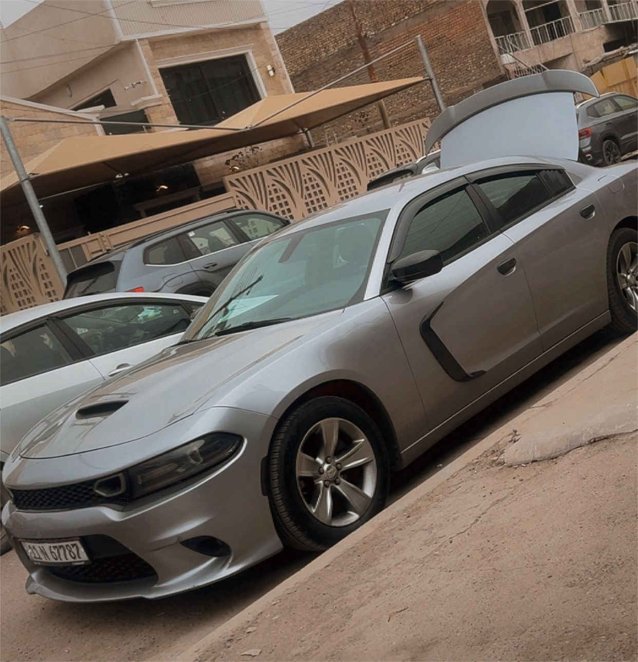 سلام عليكم جارجر كلين تايتل 
للبيع بدون مراوس فقط نقد 
جارجر 2017 كلين تايتل ستة سلندر 3.6 

      (بيهه قطعه كلير فقط وغير سونار مايطلعها )
ماشية 168سياره جديدة جدا  كير مكينه تخم تاير صدر امامي خلفي كله جديد  
      <البنيد الاصلي والدعاميه البلاديه موجودات>

الشراي يجي يشوف ويشلع عيوني وسونارها وياها

بالنسبة للسعر 195$ وبيه مجال انشاءالله 
عنواني شارع فلسطين ***********
