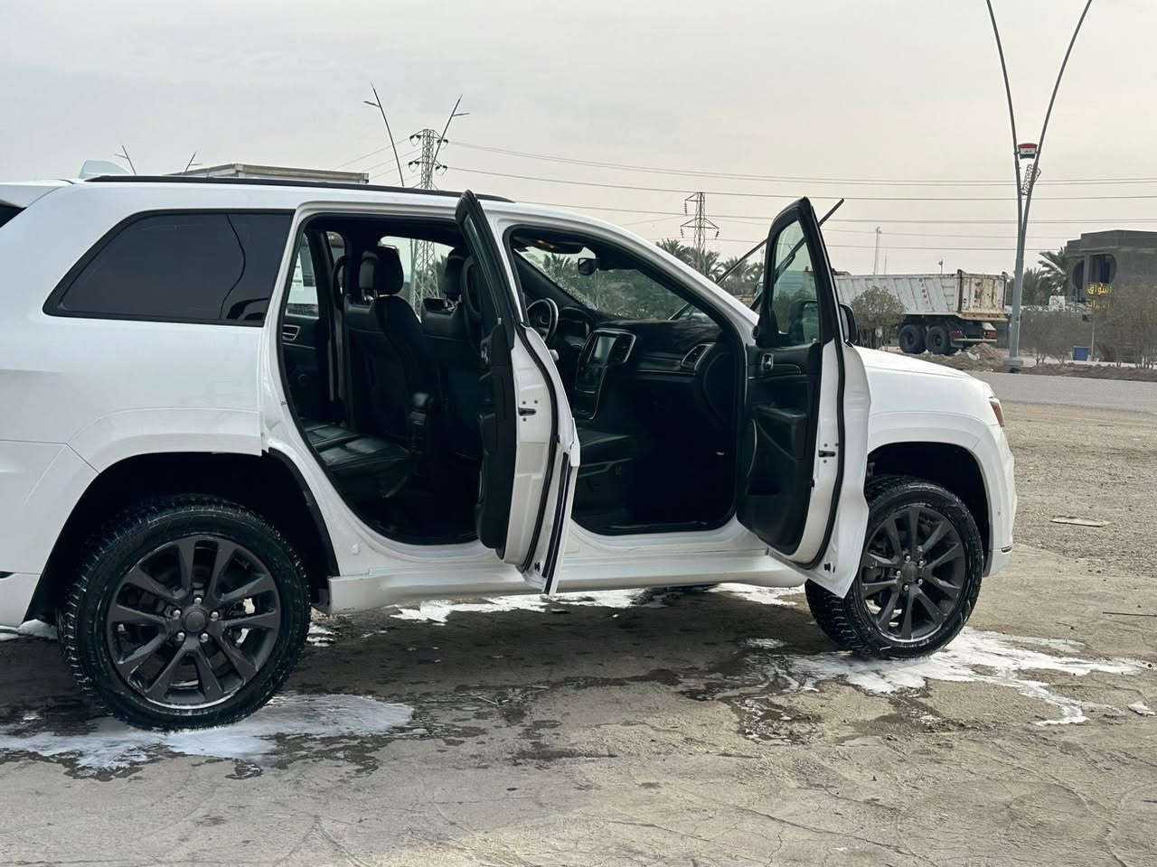 سلام عليكم جيب سومت موديل 2018 تقرير تعمل وتسير بيه ربع البنيد كلير منن امريكه بدون فتح رقم بغداد تحويل ثاني يوم سياره جاهز كير مكينه حداده تخم تاير مواصفات السومت جكات صعود نزول فتحه كشنات جلد تدفئه تبريد رادار امامي نقطه عمياء حساسات امامي خلفي  موصافات معروفه  السعر 235 وبيه مجال العنوان بصره قضاء القرنه ***********
