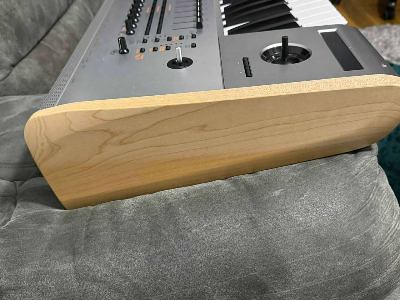 KORG KRONOS 2 TITANIUM 
***********
