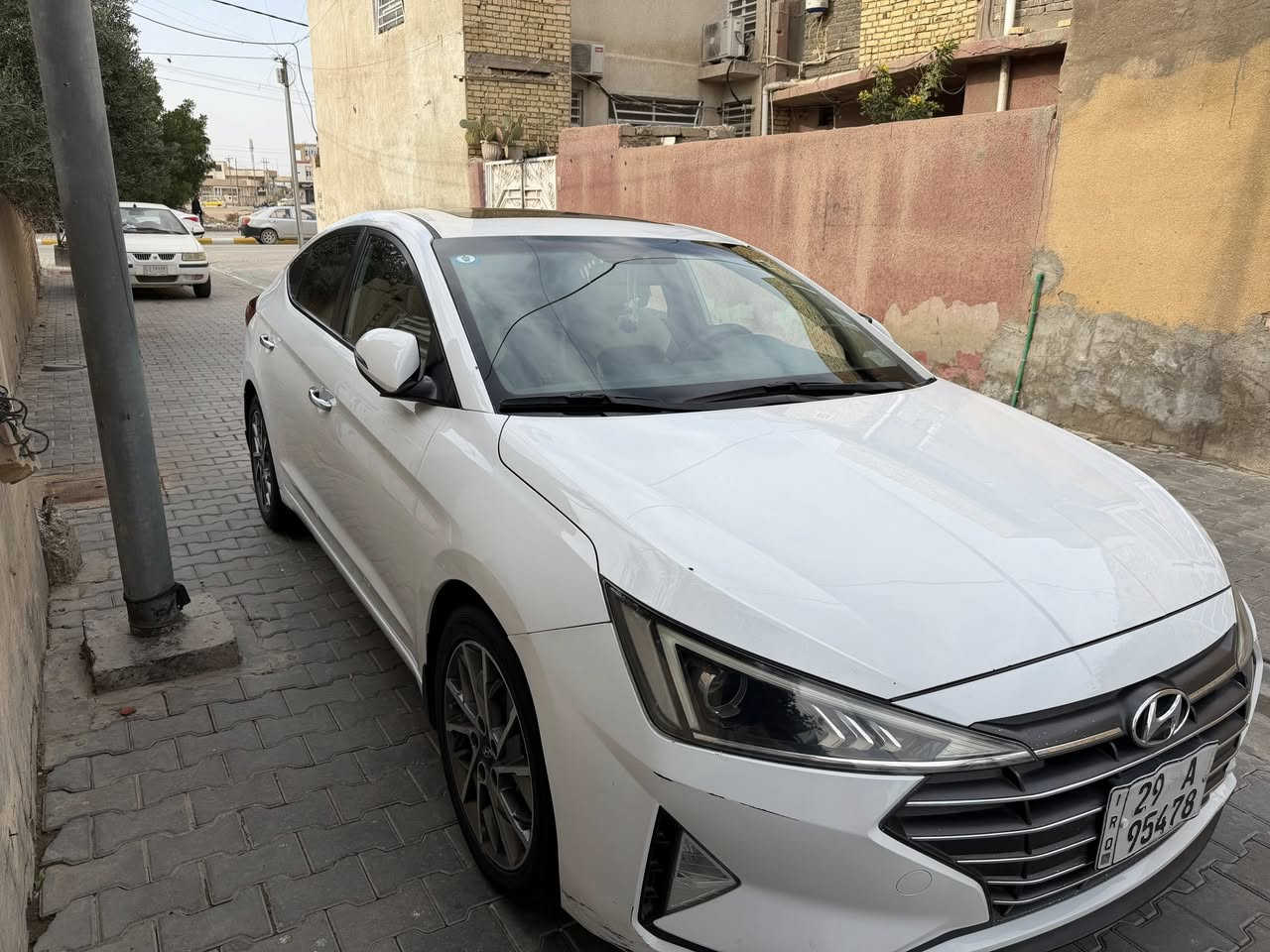 النترا 2020 خليجي مكفول من الصبغ والحادث فقط بارد على كد شبر الايد 
فول مواصفات 
رقم واسط الإنكليزي الجديد بأسمنه 
سنوية وهزه جديد 
***********
