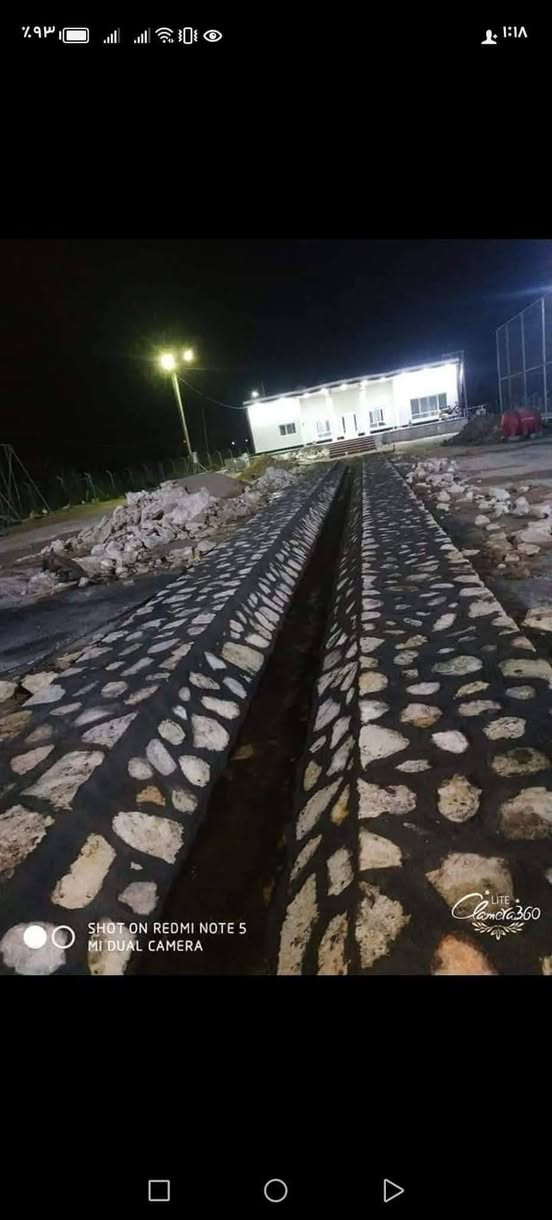 السلام عليكم بناء حجر كرست وعمل كل وراي بيوت اسيجه تطبيك ***********
