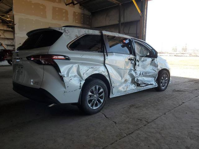 السلام عليكم ورحمه الله وبركاته 
#للبيع تيوتا سينا هايبرد موديل ٢٢
صورة الحادث موضح بلمنشور 
رقم الهاتف ***********
