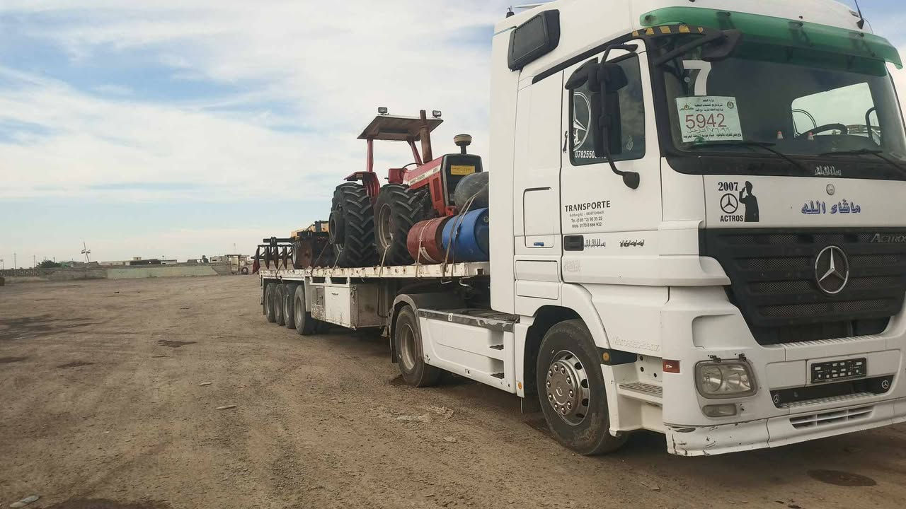 السلام عليكم من رخصه صاحب الكروب نقليات الاخوين جميع  الاليات الخفيفه والثقيله والزراعيه موجود عدنه عربايه جناب سطحه لودر سفينه بانسب الاسعار جميع محافظات العراق 
اتصال عل ارقام تاليه 
***********
***********
