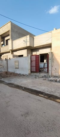 القوسيات • بيت زيرو • ١٠٠م