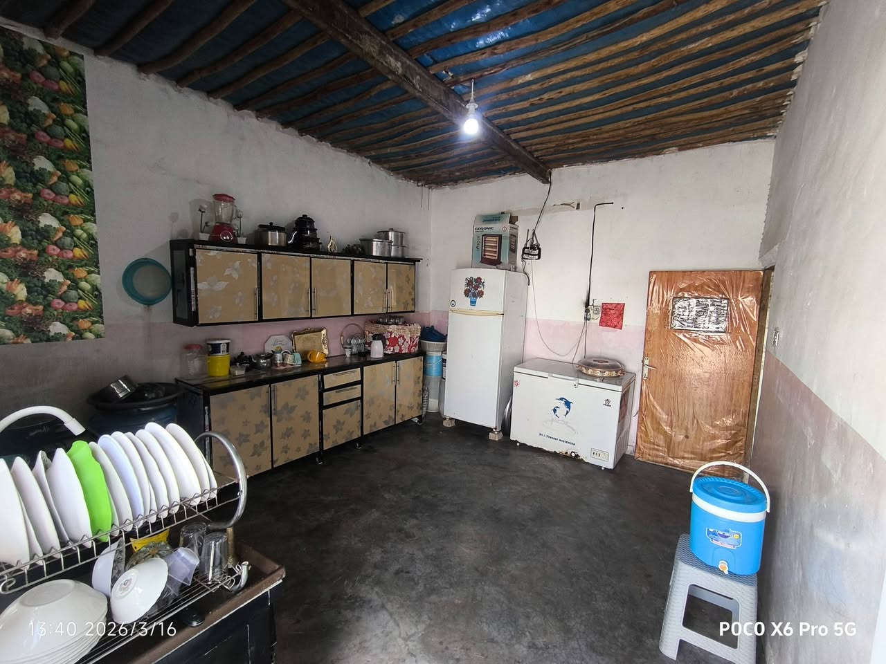 السلام عليكم دار للبيع تجاوز بيت مرتب مساحة فوك. 300. /3غرف وهول ومطبخ وربعه عل شارع صاير العنوان  حزيران المنسيه مقابيل التانكي الماء ***********السعر 18 وبي مجال بصيط
