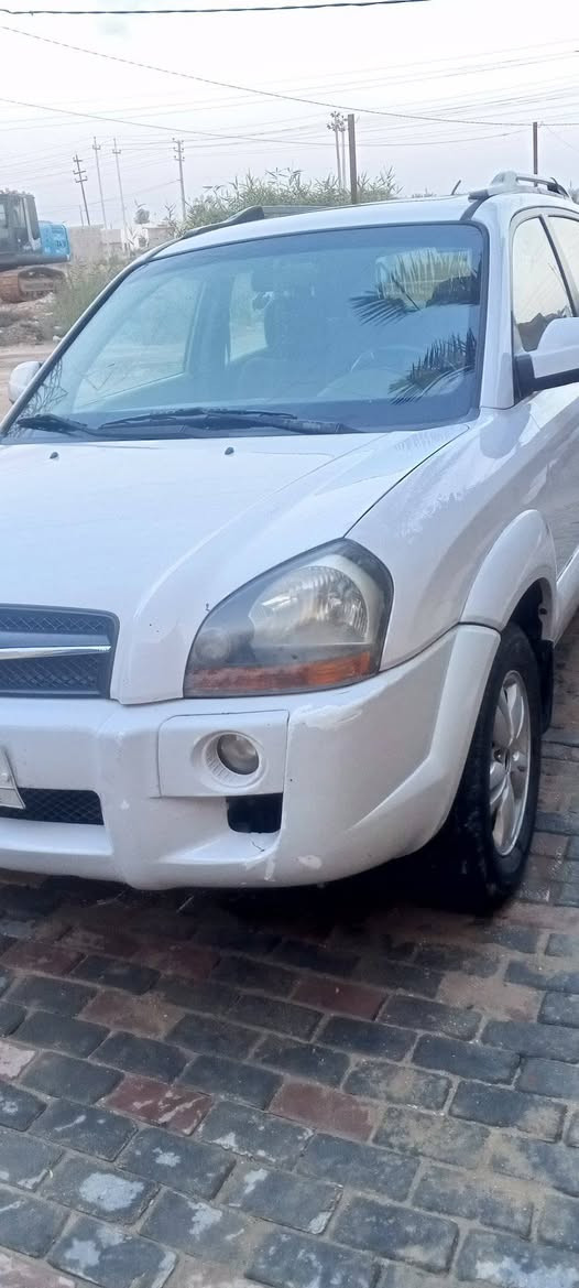 توسان موديل 2009 خليجي 
محرك سته سلندر 2700
فور ويل السيارة 
رقم بغداد سنويه 2028
فئه الفول فتحه تدفئه كشنات 
تبريد جاهز مكينه كير جاهزة
ويل كب 5 أرضيه مغلف جلد 
السيارة مابيه لا ضربة ولاصبغ 

***********

السعر  110 بيه مجال السيارة
