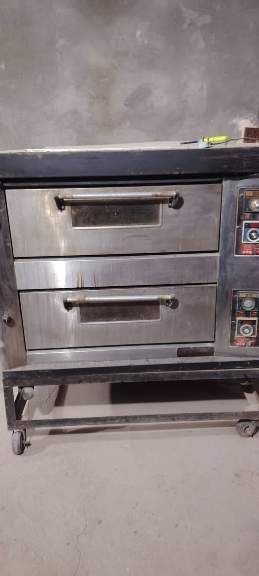 السلام عليكم فرن للبيع وخماره وعجانه وبطل خماره وطوليات ومياز وماشوب بيع مستعجل  استفسار على هذا الرقم *********** 💔💔
