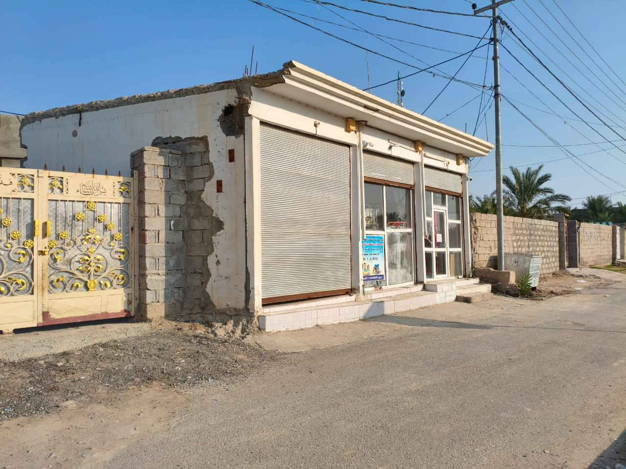 دار المساحة ٤٠٠ متر طابو سند ٢٥ تجاري قرب سيطرة ٦٠ بناء درجة أولى يتكون من غرفتين وصاله ومطبخ واستقبال وكراج سيارة ومحلات تجارية للاستفسار الاتصال على الرقم *********** او مراجعة مكتب الديار شارع العلوة
