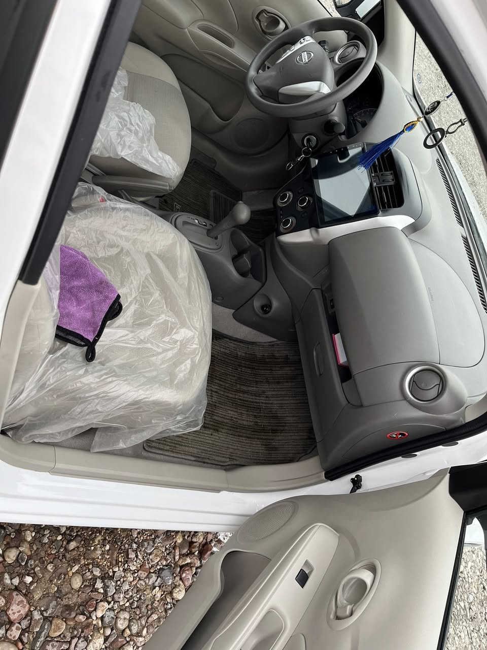 السلام عليكم عندي نيسان سني موديل 2024هندي أم لبليته زركه سياره مكفوله كفاله عامه ماشيه 11الف حقيقي سعر128وبيها مجال بسيط العنوان بصره الزبير رقم هاتف ***********
