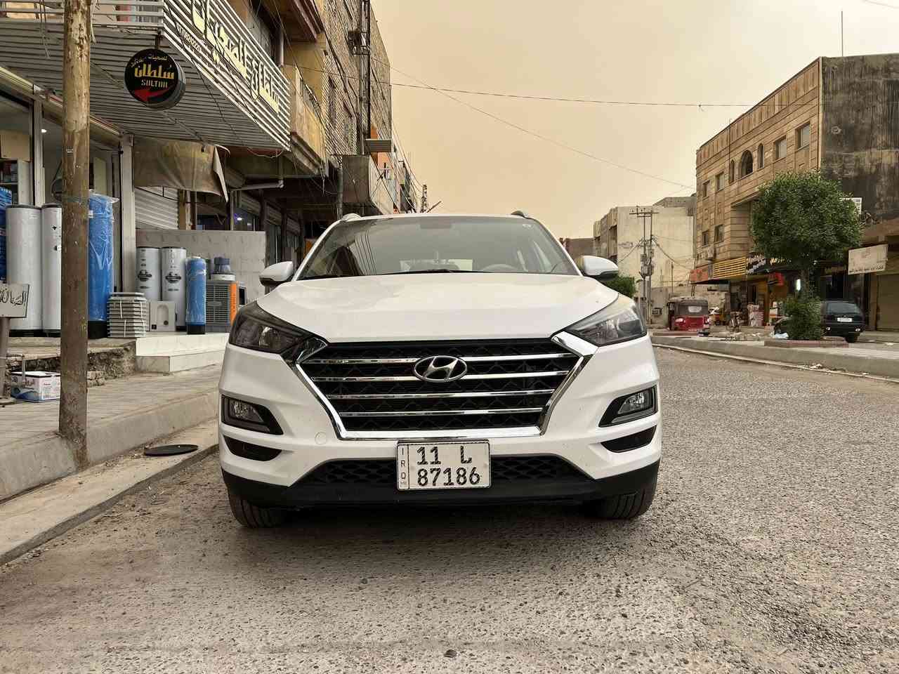 هونداي توسان خليجي
موديل ٢٠٢١ 
رقم بغداد الماني بسمي 
لون ابيض 
٤ سلندر ٥ راكب 
فوووووول مواصفات ١/١
بصمتين: تشغيل وتقفيل 
بردات خلفية اصلية 
كشنات جلد اصلي لونين قرميدي 
لايت اسود الكاصد 
كشنات ٢ كهرباء 
تشغيل عن بعد 
شاحن وايرلس 
شاشة كبيرة اندرويد 
كامرة دوارة اصلية 
مري شفط مع القفل 
حساس امامي وخلفي 
نظام ايكو درايف 
تحكم استيرن فول 
حاكية : ابلوتوث: اوكس 
شاشة اعطال بلدشبول 
كيجات السرعة زئبقية 
جي : بي: اس: خرائط طرق 
اريل اسود طيارة
هند بريك برجل 
تبريد ابيانو لمس 
تبريد قطعتين ثلج 
لد امامي وخلفي 
إشارة تشغيل عند الاستدارة
لايت زنون اصلي 
اضواء ترحيب بليدات 
علامة سورنتو بلدوسة 
يدات نيكل اصلي 
اشاير بلمري 
٥ ويل كب ١٩
تخم تاير جديد لك 
ماشية ٦٨ اصلي 
كير ومكينة وصدر وحدادية وتبريد كفالة عامة
بدون ضربة وتبديل واشخوط وبارد وصبغ كفالة عامة شرط بدون صبغ سيارة جاهزة وجديدة بارد إصبعين فقط 
سيارة جديدة مال بيت بية تراي مال زيرو 
الازكات مال الأرضية بعدهن موجودات
الرقم الدولي الجديد / هزة جديدة / سنوية جديدة 
البصمة الثانية ممستخدمة / كتلوكات الشركة موجودات
السعر ١٩٢ $ نهايتة 

***********
