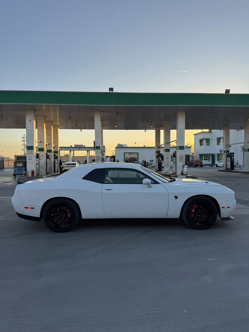 السلام عليكم 
جالنجر خليجيه 2015 (SXT) للبيع 
 تحويل ثاني يوم
 رقم انكليزي
سنويه للـ 2029
المواصفات
تشغيل عن بعد
شاشه جبيره كار بلاي
عليها برمجه SRT
كامره خلفيه
حساسات خلفيه
تحكم ستيرن جهتين
كشنات حضن جلد
كشنات كهربائيه
مكينه 6 سلندر 3600
قطعتين تبريد
ويل 20
تخم تاير جديد
مكينه+ كير خير من الله
تبريد ثلج + تدفئه
السياره جديده وجاهزه للأخير 
السياره داخله كفاله للعراق وهنا صار بيهه  الجاملغات الاماميه صبغ ونص باب السائق هم صبغ ولغود وشواصي وايرباك كله كفاله
السعر $143 وبيها مجال 
العنوان البصره الامن الداخلي
للأستفسار ***********
