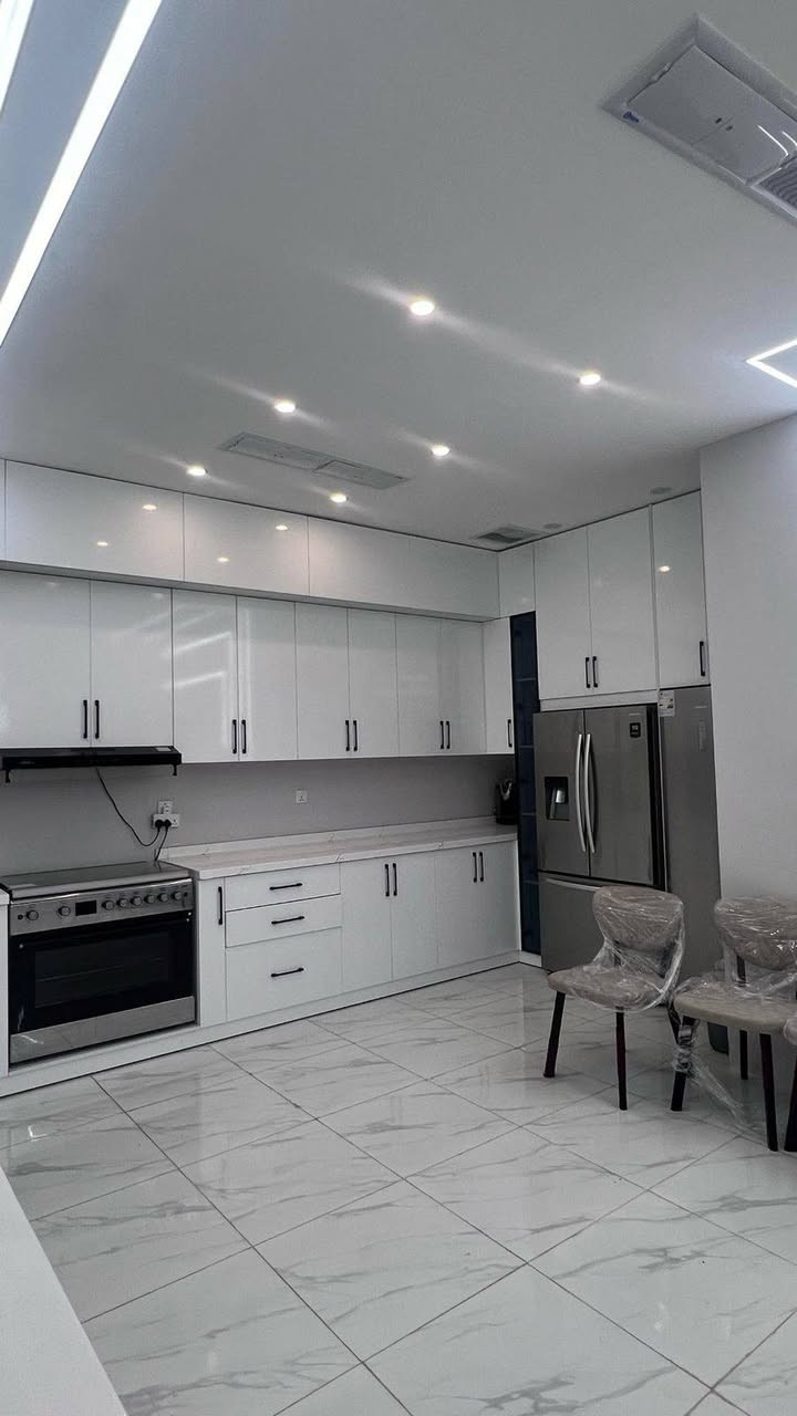 #عقار_للبيع
🏠 بيت للبيع في مجمع جوان ستي
📏 المساحة: 200م² 🏢 طابق ونصف 🛏️ 3 غرف نوم ✨ كاونترات حديثة ✨ قمريات 🌳 حديقة مرتبة
📍 كركوك – مجمع جوان ستي
🟩 للإستفسار :- يمكنكم مراسلة الصفحة: ونتشرف بزيارتكم #amlak_Madinaty
العنوان المكتب : 📍 كركوك - شارع حزب القرار التركماني او السايدين خلف محطة القدس الأهلية المؤدي الى جامع المحمدي (قرب مكوى فلاح)
العنوان الآخر للمكتب : بداية السايدين قرب جامع المحمدي في تسعين علماً أن السايدين يربط التسعين بشارع القدس
للإتصال :- 📞 @أبرز المعجبين 📞 ***********
🟥 متواجدين أيضاً على (واتس اب)
تليكرام : https://t.me/enghussein899
تيك توك : https://www.tiktok.com/@almuhandis123?_t=8nuPI9bMXGk&_r=1
المصداقية والثقة عنوان المكتب، والتعامل يكون بشكل مباشر مع المشتري في البيع.
نستقبل طلباتكم وعروضكم السكنية والتجارية بكافة مناطق كركوك.
@أبرز المعجبين #Kirkuk #كركوك #العراق
#عقار #بيت_للبيع #جوان_ستي #كركوك #طابو #للبيع #اربيل #بغداد

