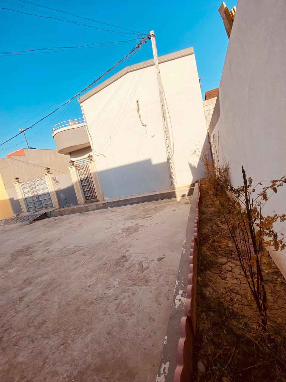 #اعلان_سكني 📒
دار للبيع حي زيونة قريب  على مول زيونة
#المساحة/  ٢٨٥ متر/
#الجبهة/ ١٤.٥ متر  /
#الطابق١//  ٢ غرفة نوم   استقبال مطبخ صالة صحيات 
#الطابق٢// ١ غرفة نوم مع بيتونة

#***********
#***********

قناة التلكرام/
https://t.me/Mosul_Realestate

موقع الانستا/
https://www.instagram.com/mosul_realestate

قناة اليوتيوب/
https://youtube.com/@mosul_real_estate

#مؤمن_للعقار 
#اعلان_تجاري
#اعلان_سكني
#الصديق #الحدباء #الكندي #البلديات #السُكر #الكفاءات #المثنى #النور #البريد #المصارف #الزهور #القادسية #الايمن #الايسر 
#الموصل
#نينوى
#العراق
