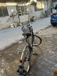 بايسكل بناتي (موزه) للبيع بايسكل نضيف وحلو مبدل تاير ويل وبريك جدد حجم...