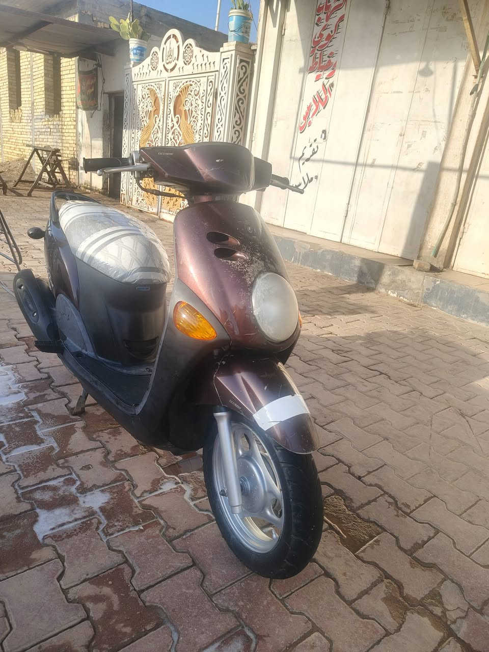 سلام عليكم
فله بلاديه ماشيه5000
دراجه نضيفه مكينه حلوه 
بس الكفر مالته تعبان شويه فقط 
سعر750وبيها مجال 
***********
