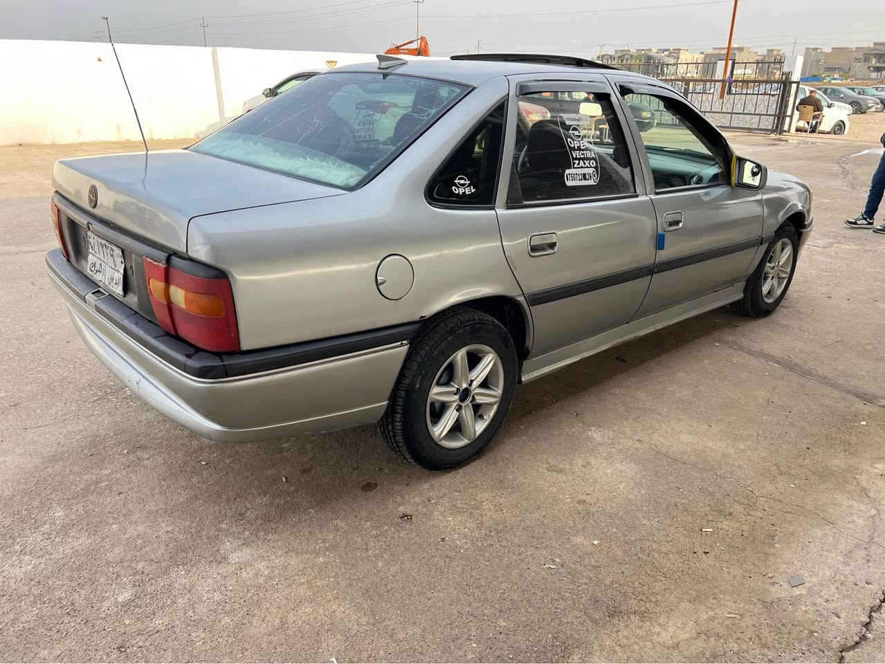 ڤیکترا/1994
مکینە16/گێرومکینە شرط/لایەک سەرەشاصی تعدیلی هەیە،سیارە زۆر خاوینە خیاسان چانەکرایە،530 هزار غرامە،شرط تحویل،سعر /35$ مجال
***********
شوێن/قەزای بەردەرەش
معرض کوردستان اكر, نينوى
