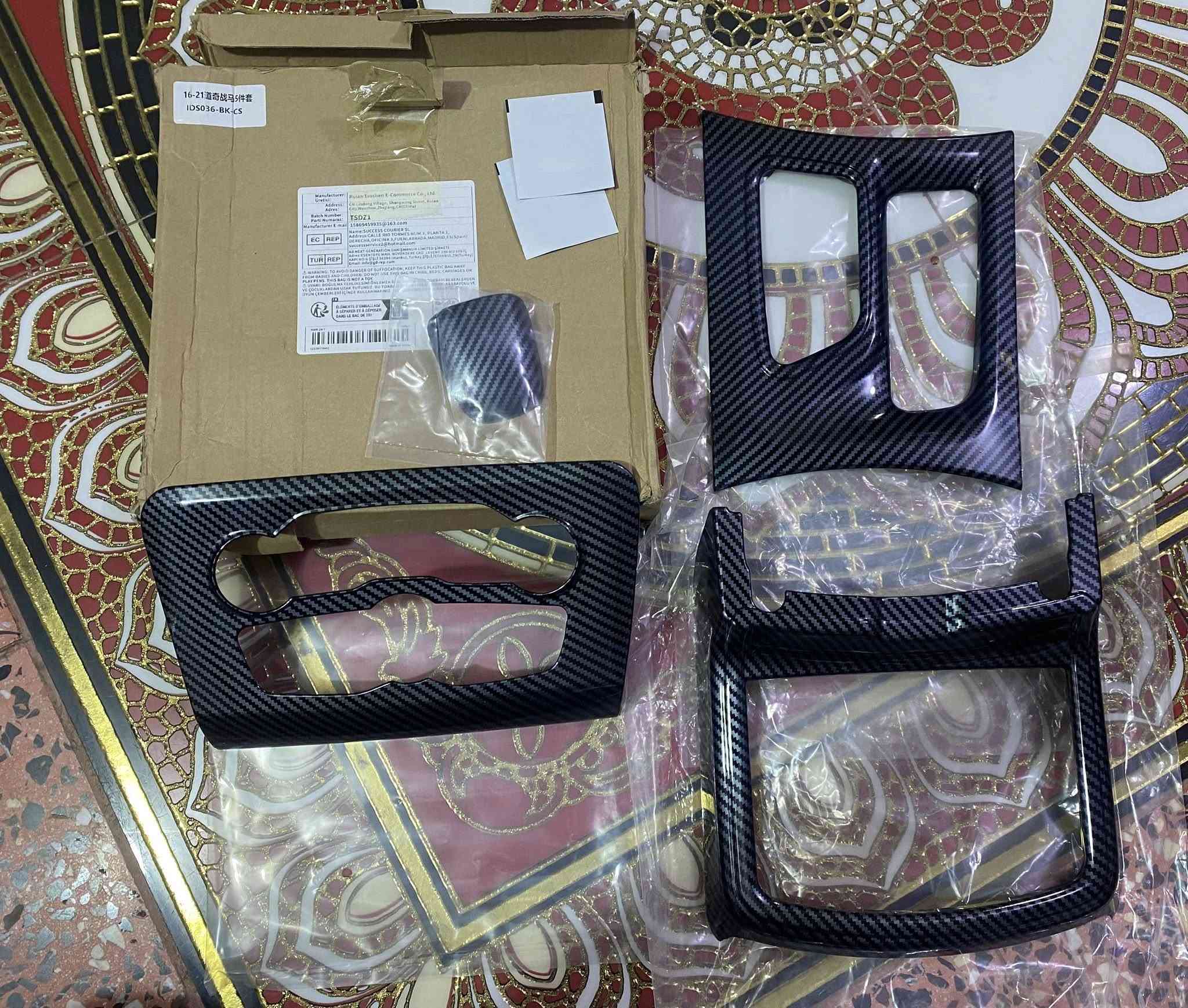 #لعشاق_دوج_جارجر 
🚗✨ طوّر ديكور سيارتك وخليها بمظهر رياضي فاخر مع مجموعة غطاء الديكور الداخلي المصنوعة بنمط ألياف الكربون لسيارة دودج تشارجر 2015-2024 🔥

🔹 تحتوي المجموعة على 4 قطع:
✔️ إطار لوحة التحكم المركزية وناقل الحركة
✔️ إطار حامل الأكواب
✔️ إطار التحكم بالمكيف
✔️ إطار مفاتيح الإضاءة الأمامية

🔹 المميزات:
✅ تصميم رياضي أنيق بنمط Carbon Fiber
✅ خامة ABS عالية الجودة ومقاومة للخدوش
✅ تركيب سهل وثابت بدون تعديل
✅ مخصصة لسيارات Dodge Charger موديلات 2015-2024

💰 السعر: 40 ألف فقط

📞 موبايل وواتساب:
***********

🚚 خدمة توصيل لجميع المحافظات

#دوج_تشارجر #DodgeCharger #تشارجر #اكسسوارات_سيارات #كاربون_فايبر  #اكسسوارات_دوج  #قطع_سيارات #سيارات_رياضية #كاربون #تعديل_سيارات #عشاق_التشارجر #شاحنات_وسيارات    #بصرة  
 #نجف #موصل #کركوك #کربلاء #نينوى  #متابعين  #اربيل #السليمانية #العراق #بغداد #متابعة #متابعه  #عروض #الجميع #الكل #اكسبلور
