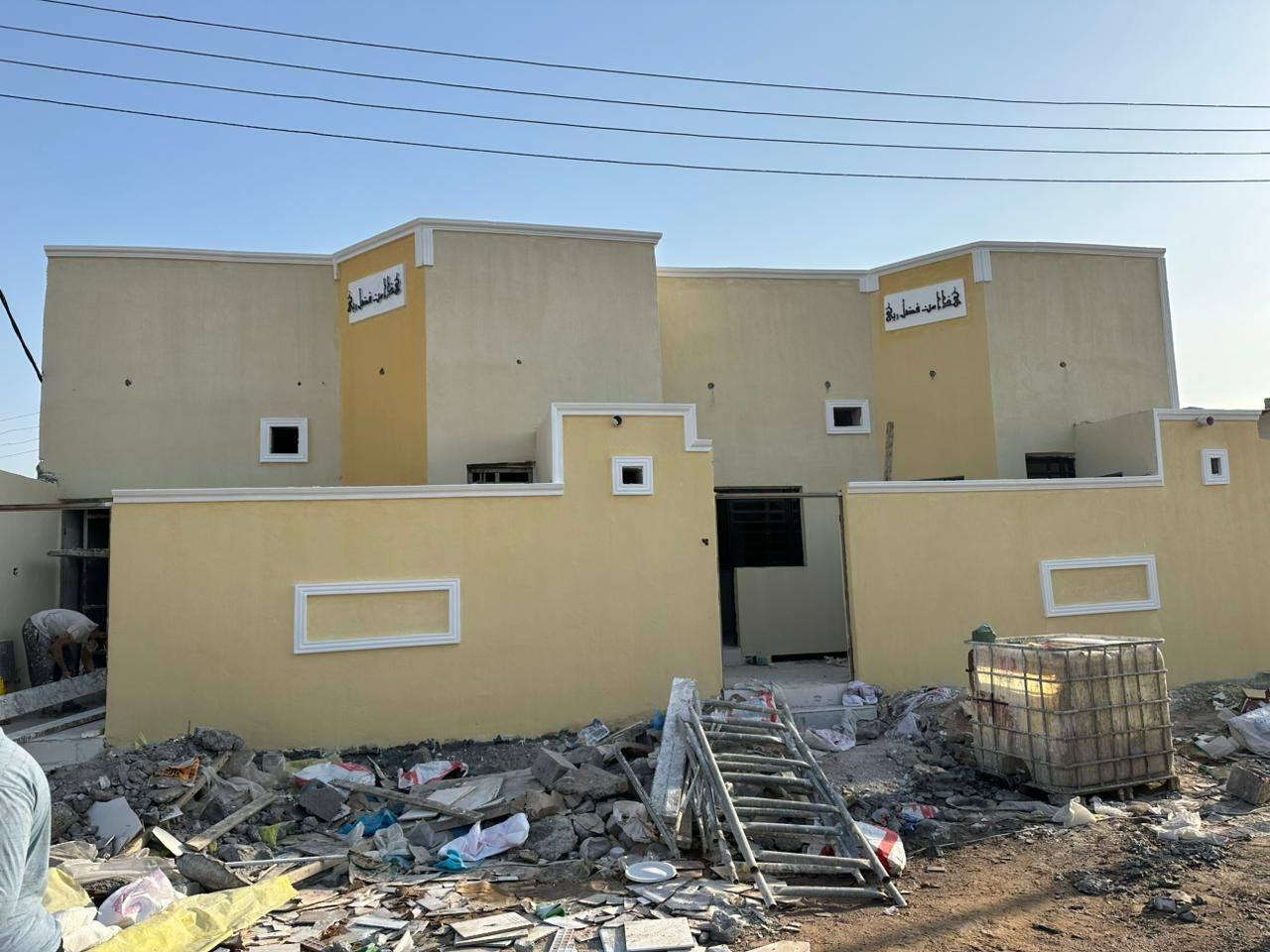 بيتين للبيع مساحه كل بيت 100 متر السعر 52 مليون وبيه مجال قليل تفاصيل البيت الواحد يحتوي على غرفتين وصاله ودوانيه ومطبخ وحمام وصحيات داخليه وخارجيه ومناور وطارمه البيبان تفصال  العنوان البصره الجزيره الثانيه الفيروزيه شارع 17 علما جنس العقار طابو ملك صرف زراعي ابسم عراقي للاستفسار تواصلو معنا عبر الواتساب ***********
