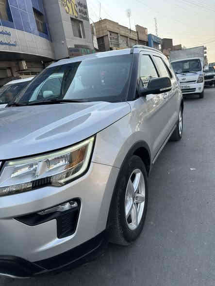 السلام عليكم 
من رخصة الادمن 
فورد اكسبلور XLT  2019 
محرك 6 سلندر  3.5
بصمة أبواب وبصمة تشغيل 
رادار جانبي 
كشنات مخمل + اماميات كهرباء 
تحكم ستيرن فول 
صندوق كهرباء 
اشاير بالمرايا
شاشة حجم كبير 
حساسات خلفية 
كود خارجي للقفل السيارة والفتح 
تبريد ثلاث قطع امامي وسط خلفي 
كير محرك لوك 
سنوية ورقم جديد بأسمي 
حادث موضح بالصور 
ماشية 75 الف كيلو 
السعر 210$
***********
