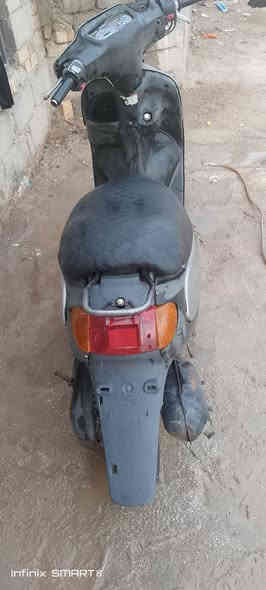 السلام عليكم دراجة منغولي للبيع ما ناقصهة شي بس باتري كهربائيات ملهى شغالة هندر واحد تشتغل مكينة بلادي ما مفتوحة السعر 225المكان الرميثة ***********
