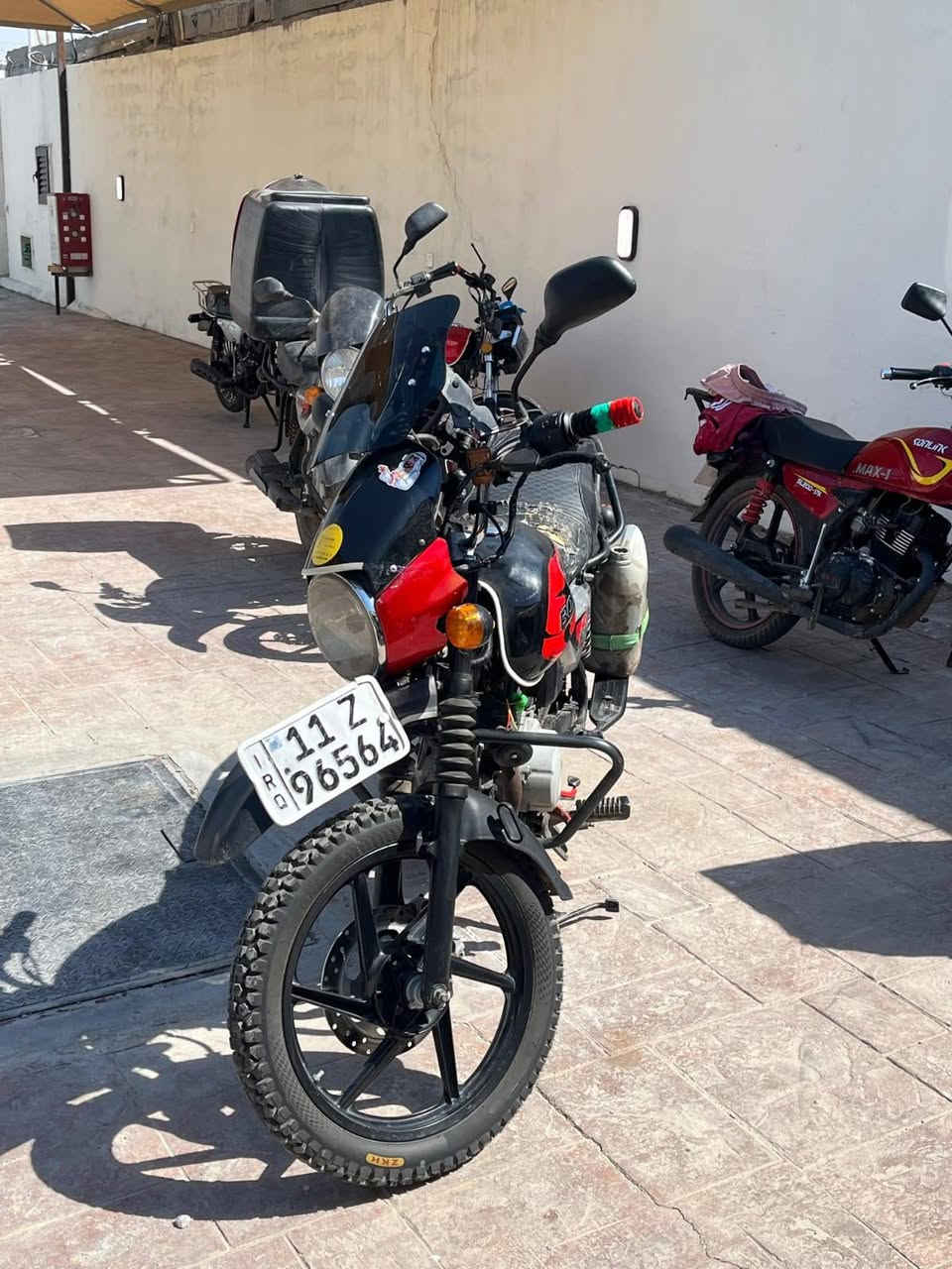 دراجه لبيع مرقم انكليزي  موديل 21   جاهزه من كلشي مكينه مفتوحه بيه نضوح من جه الكلاجات بس كهربئيات كله جاهزه سعر 1650 وبيه مجال  ***********
