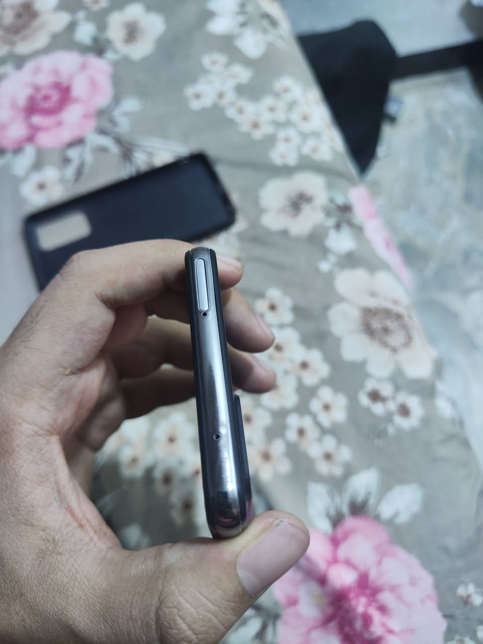 سلام عليكم جهاز سامسونج a52s الجهاز مبدل شاشه لمسها عادي كلش والباقي موضح بالصوره وهاي الي واكعه حمايته العدسه مال عدسه الواسعه سعر 150 الف وهذا رقم ***********
