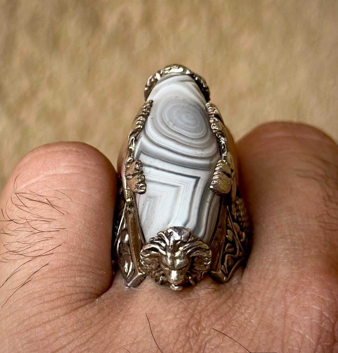 السلام عليكم أخوان محابس(٢) سلطاني واحد جزع يماني سعر المحبس  الواحد(١٥٠) الف دينار والي ميعجبة السعر خلي يعبر المنشور لا يعلق اخون بلة زحمة


**إذا كنت صاحب هذا الإعلان وتريد حذفه لأي سبب، رجاءا أرسل رسالة إلى الدعم الفني**