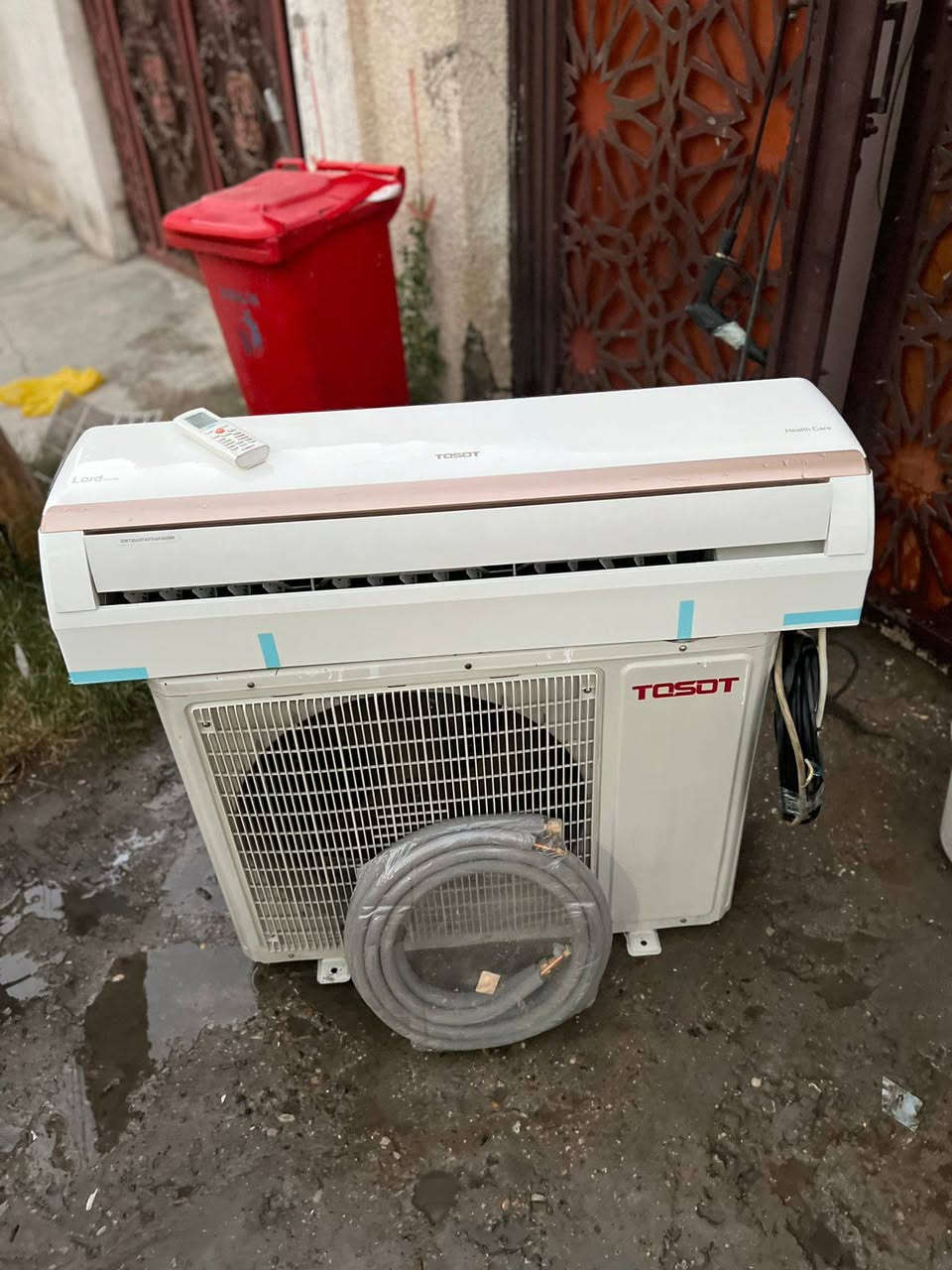 السلام وعليكم اخوان للبيع سبلت توسوت  ٢ طن  
نضافه 90/100 تبريده ثلج ❄️☃️🧊+تدفئه 🔥🐦‍🔥❤️‍🔥 كامل مكمل جيب وشد بواري جدد ريمونت وايرات اخوان 
 السبلت كله على وضع الشركه  الجهاز رديتراته صفر  
غازه٢٢ غاز مقفول مالت الشركه مغسول وجاهز 
بعد معروف التوسوت بتبريده ودفعه القوي جاهز بس عليك تشده مشتغل موسم واحد راديترات لوك موس 
السعر 425 وبي مجال بسيط 
شارع فلسطين ***********
