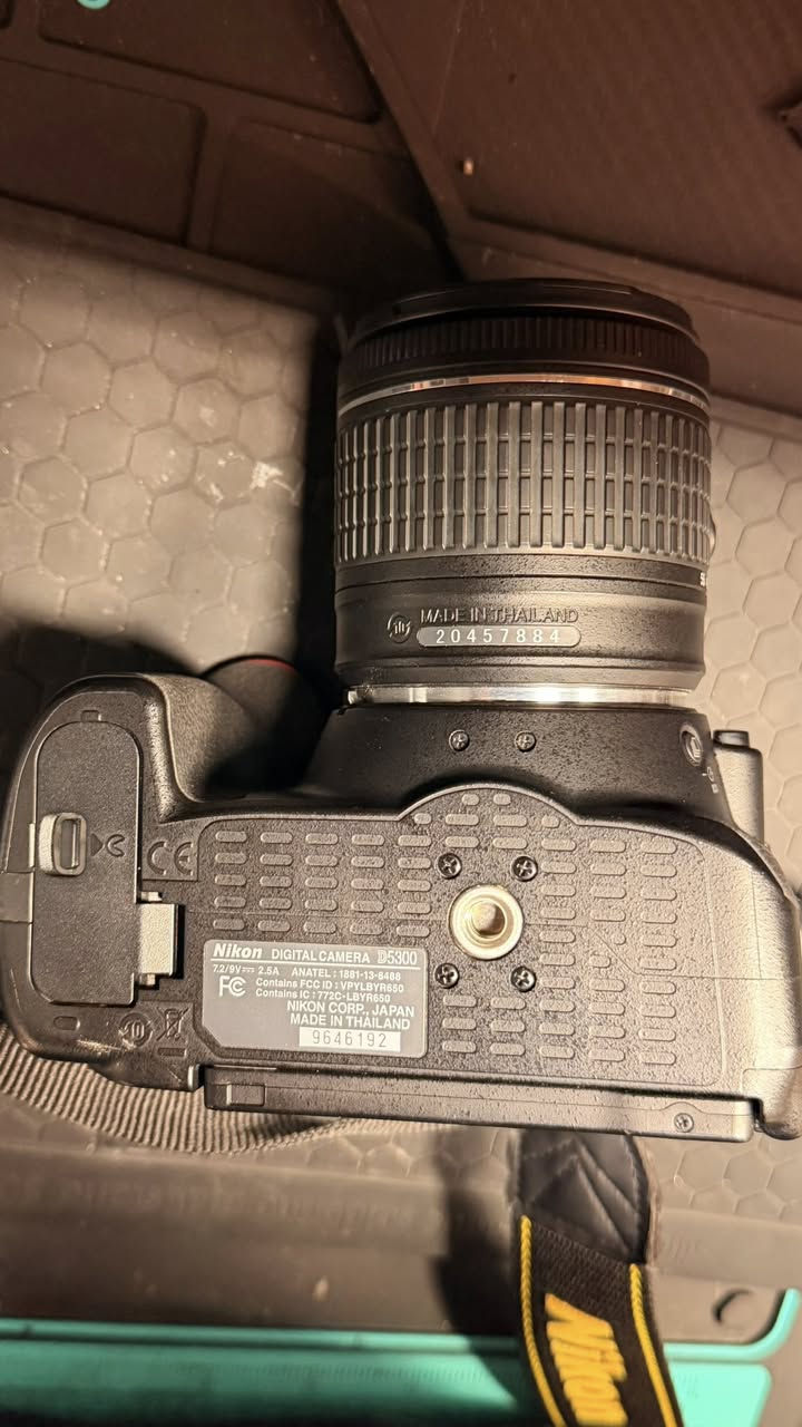كامرة نيكون  5300للبيع
كامرة كامل غراضهة ونضيفة كلش مثل ماموضح بصور مكاني بغداد سعرهة 400 الف ***********
