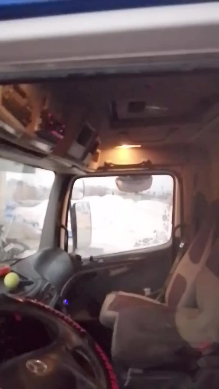 السلام عليكم اتيكو قلاب للبيع موديل 2006 رقم بصرة مشروع وطني اربعه بستم سته برغي السعر 155 ***********
