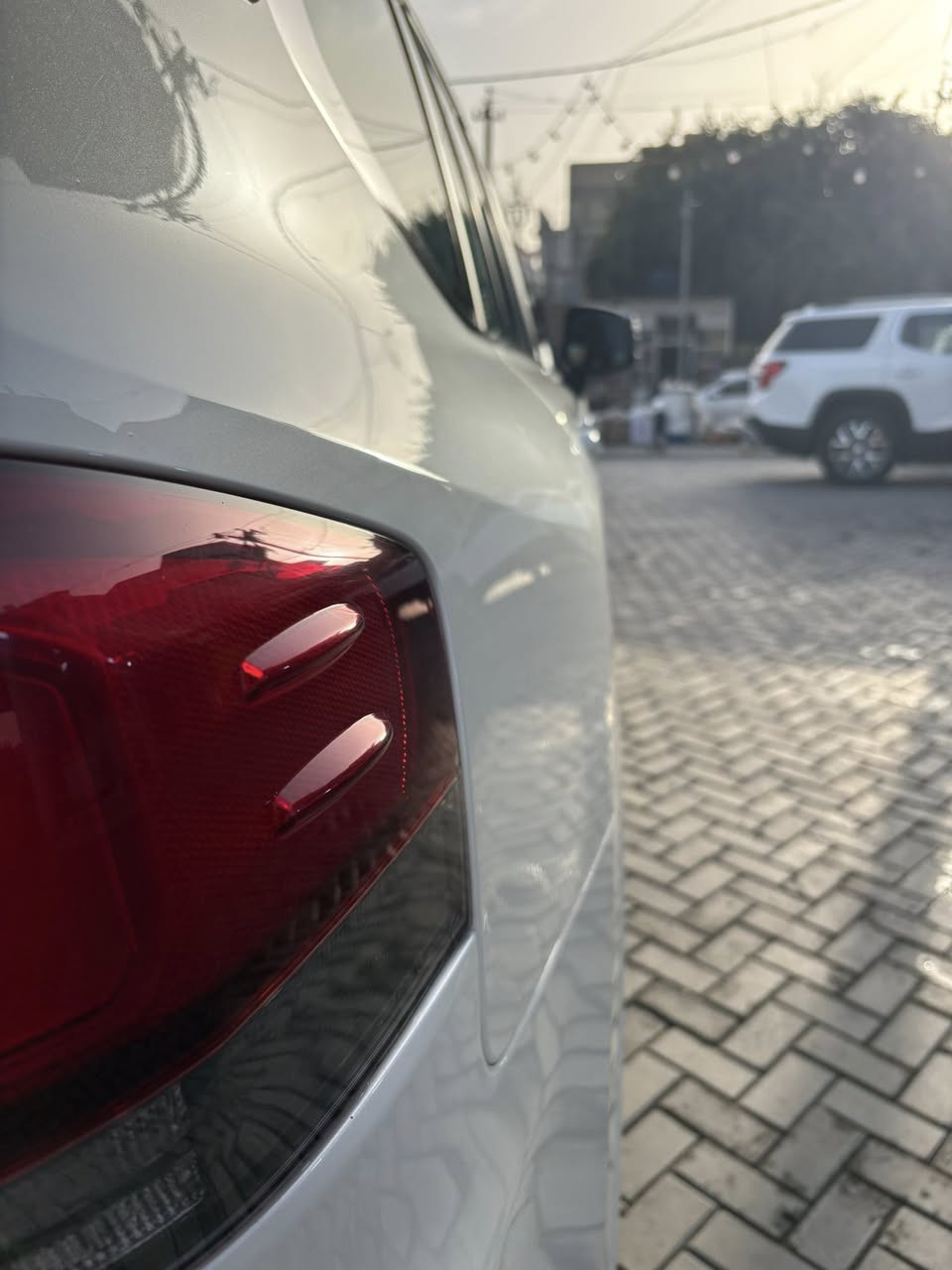 السلام عليكم
جكسارة 2023 vx للبيع 
السياره مكفوله كفاله عامه جديده بمعنى الكلمه 
ماشيه 16 أخت الزيرو 
السياره مغلفه ppf 
بالاضافه ان الجام بي عازل حراري لي جميع الجامات 
العنوان مدينه الصدر 
للاستفسار ***********
