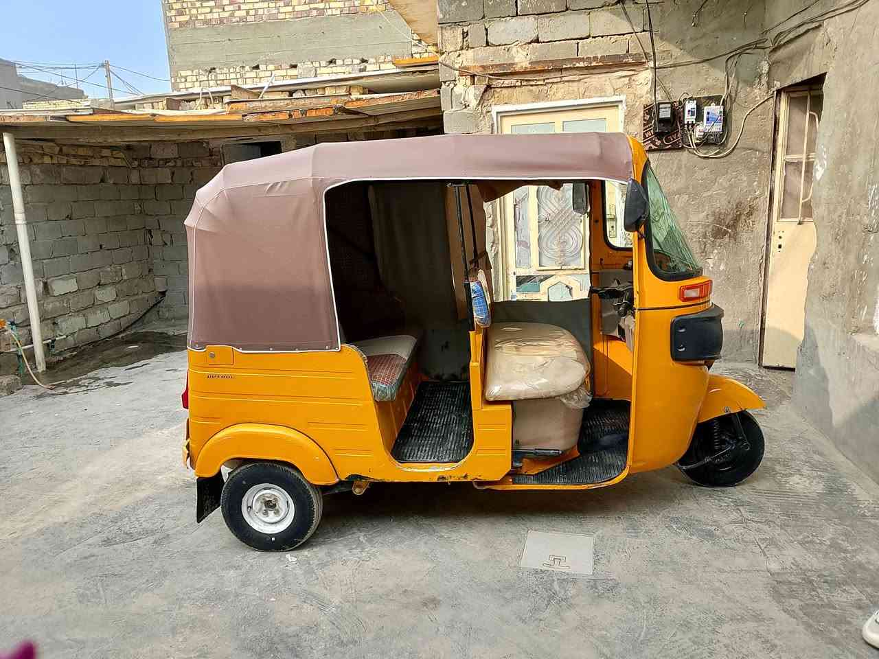 سلام عليكم 
تكتك للبيع 
الموديل 2020/10
اوراق اصولي 
جادر/ تايرات جديدات 
مامتواجد عل فيس 
للاتصال/ ***********
