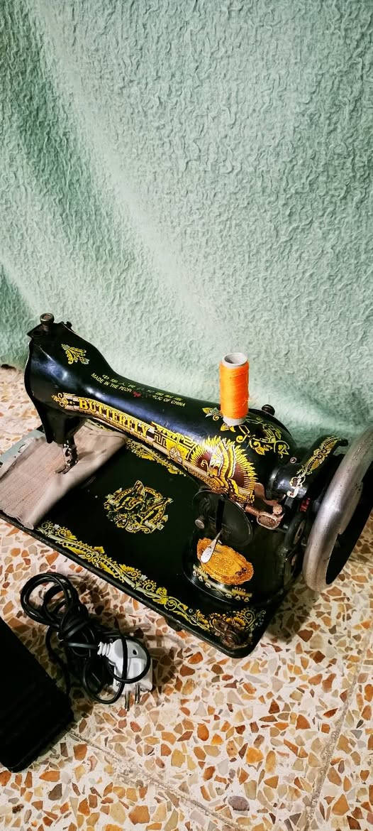 للبيع فراشة  تخيط جميع الاقمشة  سعرها 35
***********)
***********
