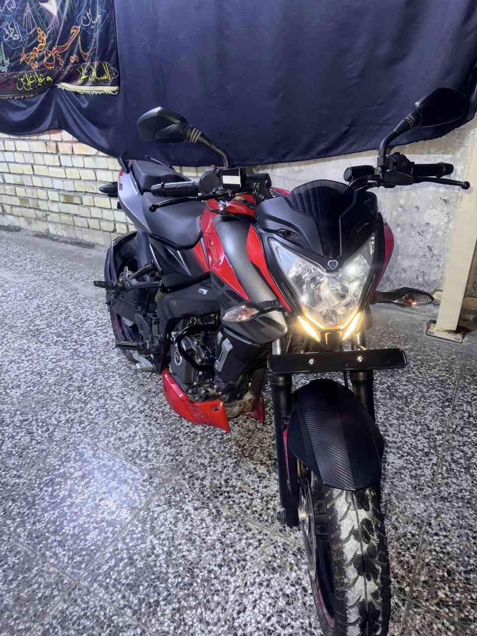 السلام عليكم
بولسر NS200
استلام شركة بجاج من الوكيل نفسة موديل 2021 استخدام شخصي وضميتها ماشية ٤ الاف يعني ما يحتاج اسولف على النظافة الدراجة زيرو حتى عدتها وياها اوراقها كاملة اصولية مشيت بمعاملة الترقيم وعفتها ما رقمتها مع العلم الترقيم حالياً مفتوح
بغداد / بغداد الجديدة او الغدير  
واتساب ***********
