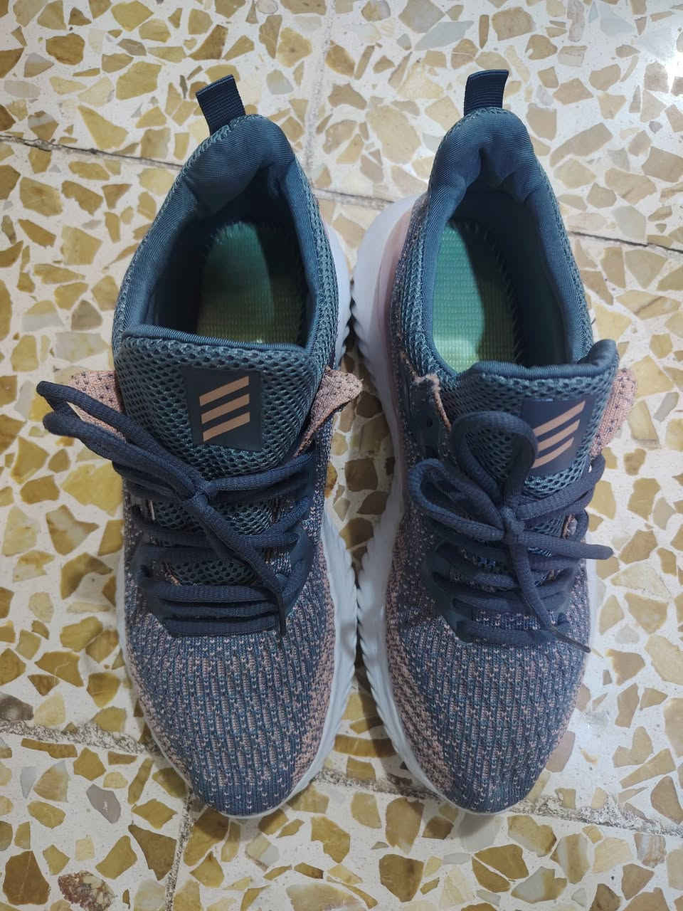 السلام عليكم عندي هاذه الحذا اريد ابيعه بي  عيب طاك الحيم مالو اليريده خلي يجي خاص عنوان موصل


**إذا كنت صاحب هذا الإعلان وتريد حذفه لأي سبب، رجاءا أرسل رسالة إلى الدعم الفني**