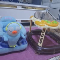 للبيع مقعدطفل وحجله تواصل عل رقم بي واتساب٠٧٧٠٣٠٨٦٦٢٠