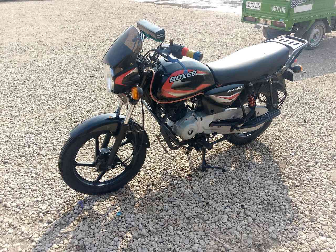 السلام عليكم دراجه للبيع بوكسر موديل 22 اوراق اصولي مكفوله كفاله عامه للاستفسار ***********
