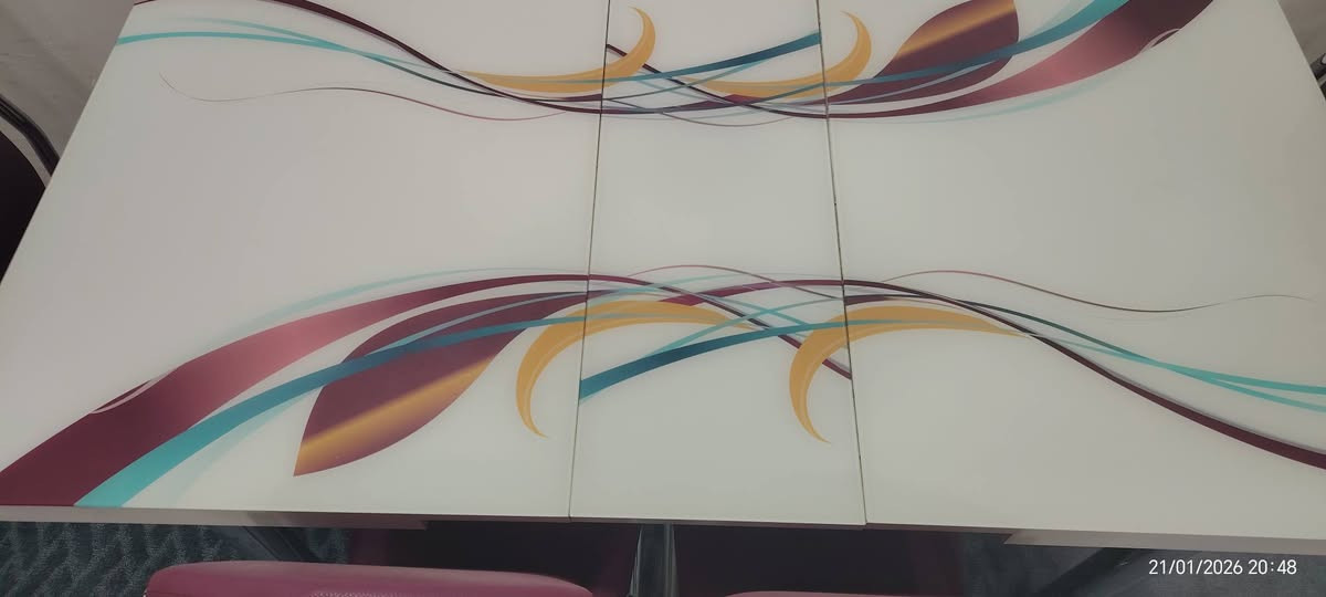 ميز طعام نظف جدا بسعر مناسب للاستفسار الاتصال على الرقم ***********
