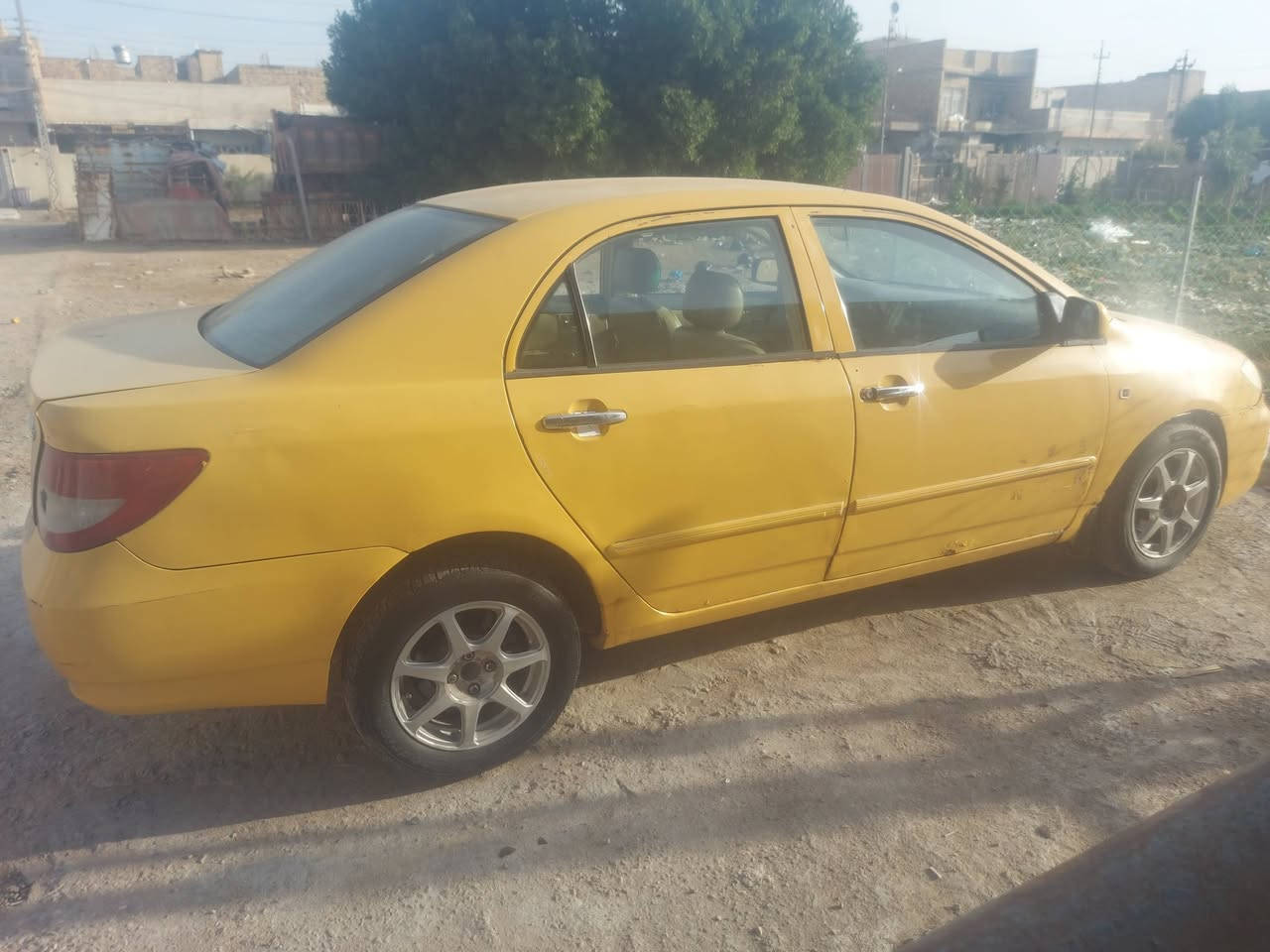 السلام عليكم بي واي دي اف ثري ٢٠١١ كير عادي بيها خياسات قليله وصبغ ومعجون بيها دواخل نظيف محرك كير خير من الله سنويه ل٢٧ للبيع  ب٣٣ وبيها مجال قليل رقم ميسان مكانها ايضا ميسان للتواصل *********** او ع الخاص
